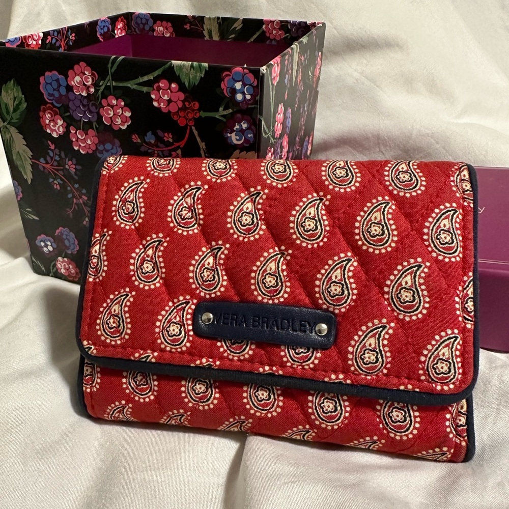 Vera Bradley petite trifold wallet and gift box